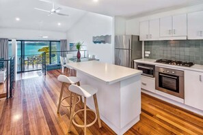 Fridge, microwave, oven, stovetop - Panorama 2, Hamilton Island (Hamilton Island)
