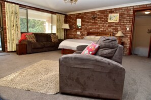 2 bedrooms, iron/ironing board, travel cot, WiFi