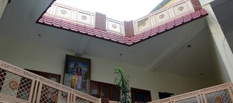 Private Room Near Laxman Jhula