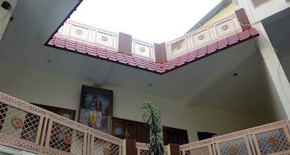 Private Room Near Laxman Jhula