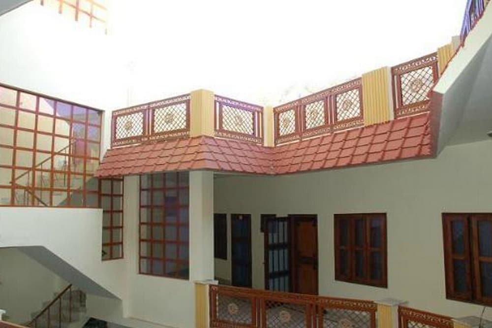 Private Room Near Laxman Jhula