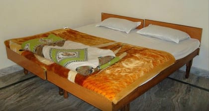 Private Room Near Laxman Jhula