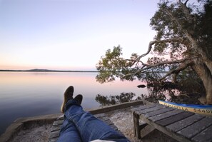 Property grounds - 2 Bedroom Lakehouse - Absolute Lakefront Retreat minutes from Noosa - (Sunshine Coast)