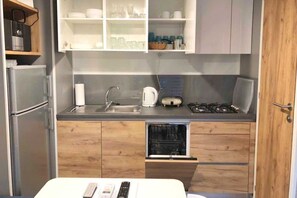 冷蔵庫、電子レンジ、コンロ、食器洗い機