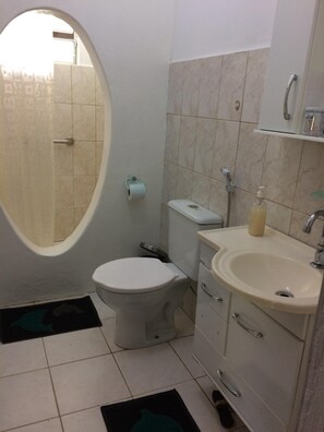 Douche, serviettes fournies