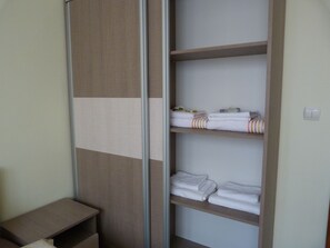 1 bedroom, iron/ironing board, internet, bed sheets