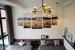 1 bedroom, internet - Old quarter -Balcony alot of Sunshine & Cozy House (Hanoi)