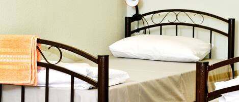 3 bedrooms, iron/ironing board, free WiFi