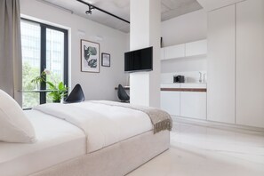 Tabla de planchar con plancha, wifi y ropa de cama 