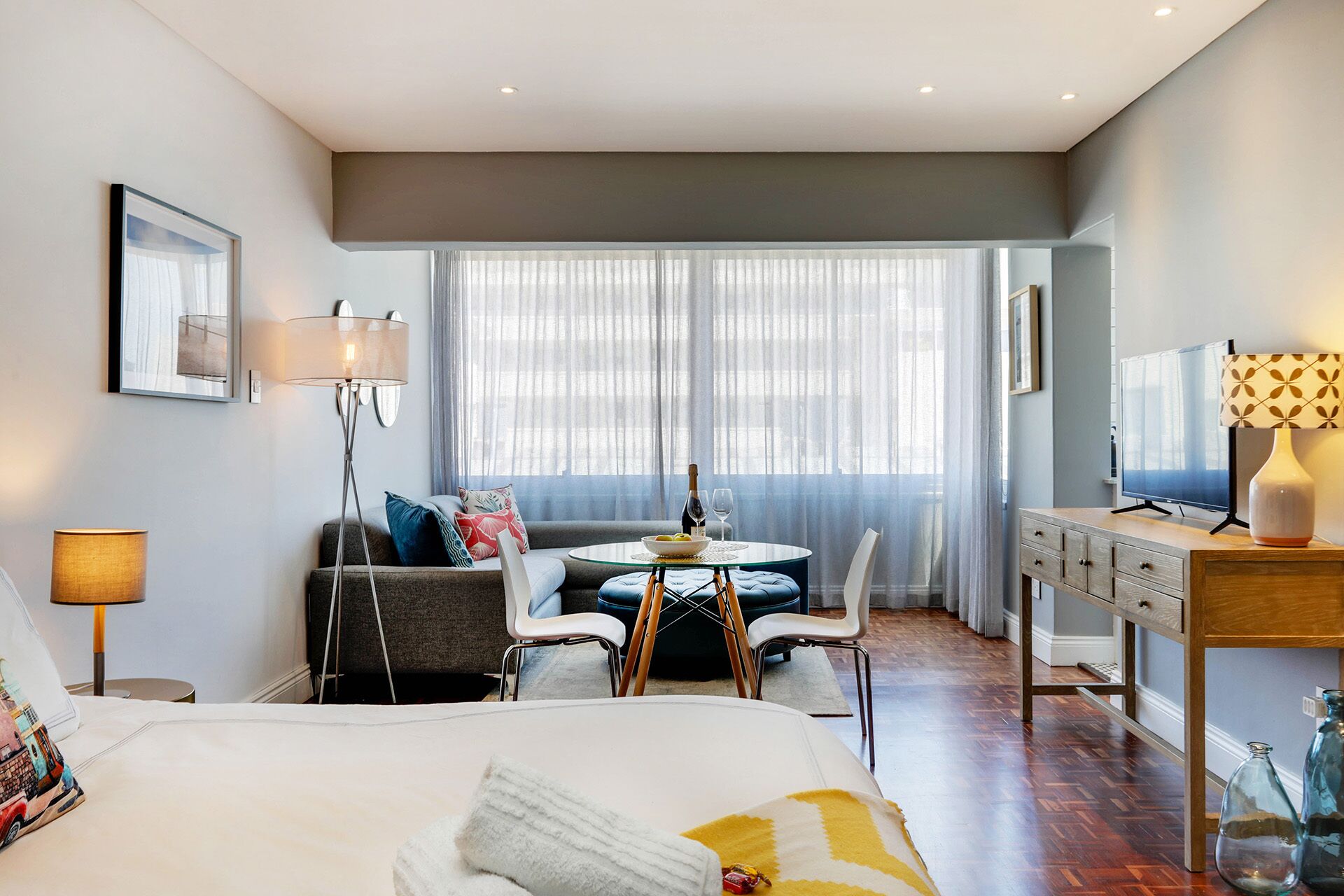 Iron/ironing board, free WiFi, bed sheets