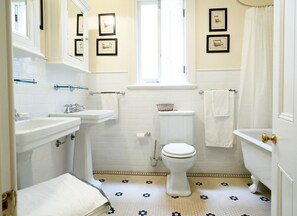 Shower, hair dryer, towels, soap - Paddington Edwardian Beauty (Paddington)