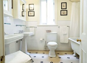 Shower, hair dryer, towels, soap - Paddington Edwardian Beauty (Paddington)