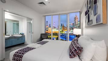 3 bedrooms, iron/ironing board, free WiFi, bed sheets