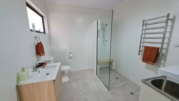 Combined shower/bathtub, hair dryer, towels, soap