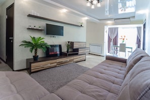 TV, fireplace - City Center Cozy Apartment (Kyiv)