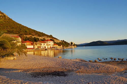 Holiday apartment on the beach, village Klek