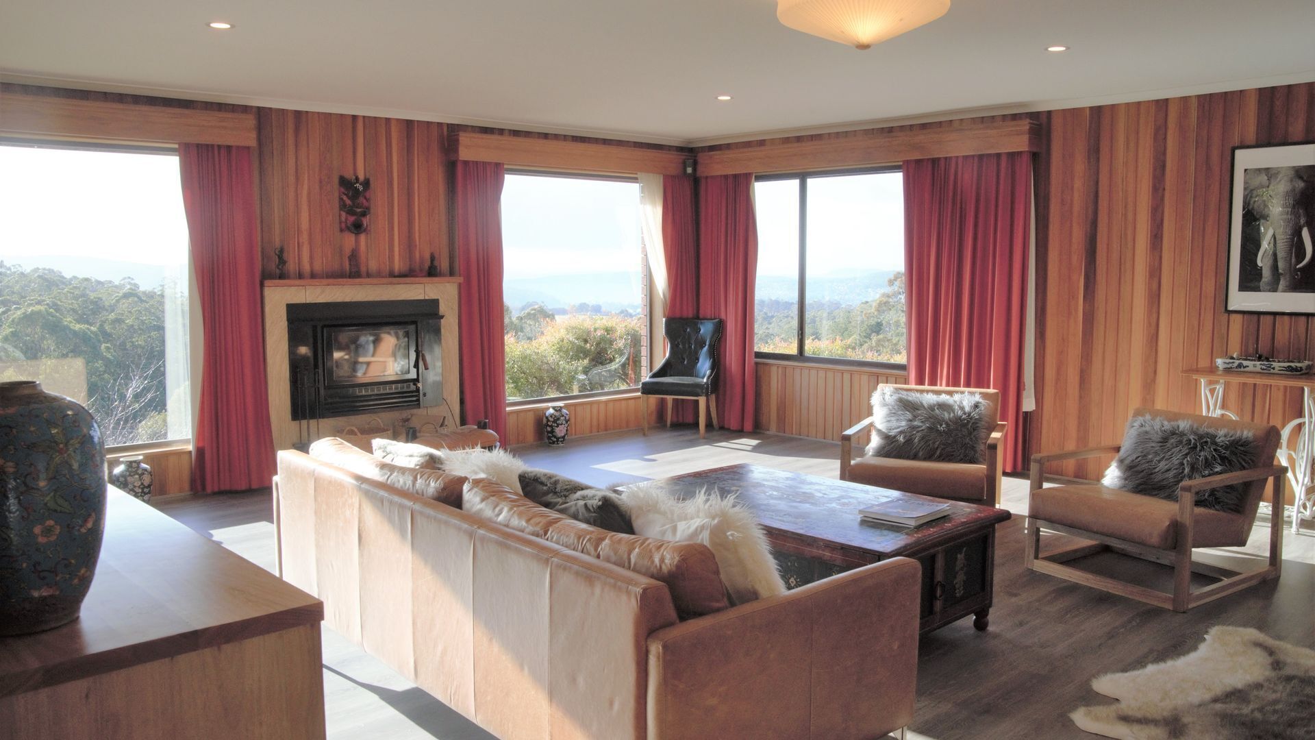 TV connectée, cheminée, Netflix, lecteur de DVD