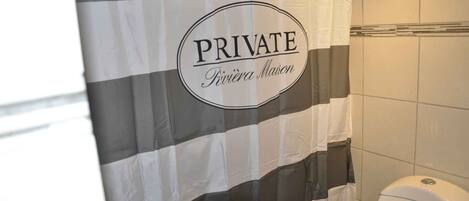 タオル、石鹸、シャンプー