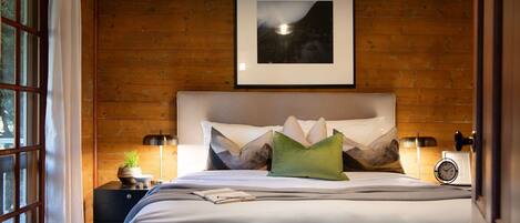 1 bedroom, iron/ironing board, bed sheets