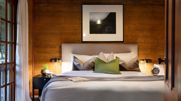 1 bedroom, iron/ironing board, bed sheets