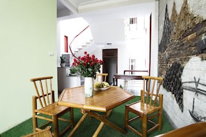 Dining - Hanoi Friendly House - Superior room - Queensize Bed (Hà Nội)
