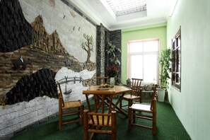 Dining - Hanoi Friendly House - Superior room - Queensize Bed (Hà Nội)