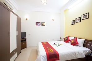 1 bedroom, iron/ironing board, Internet, bed sheets - Hanoi Friendly House - Superior room - Queensize Bed (Hà Nội)