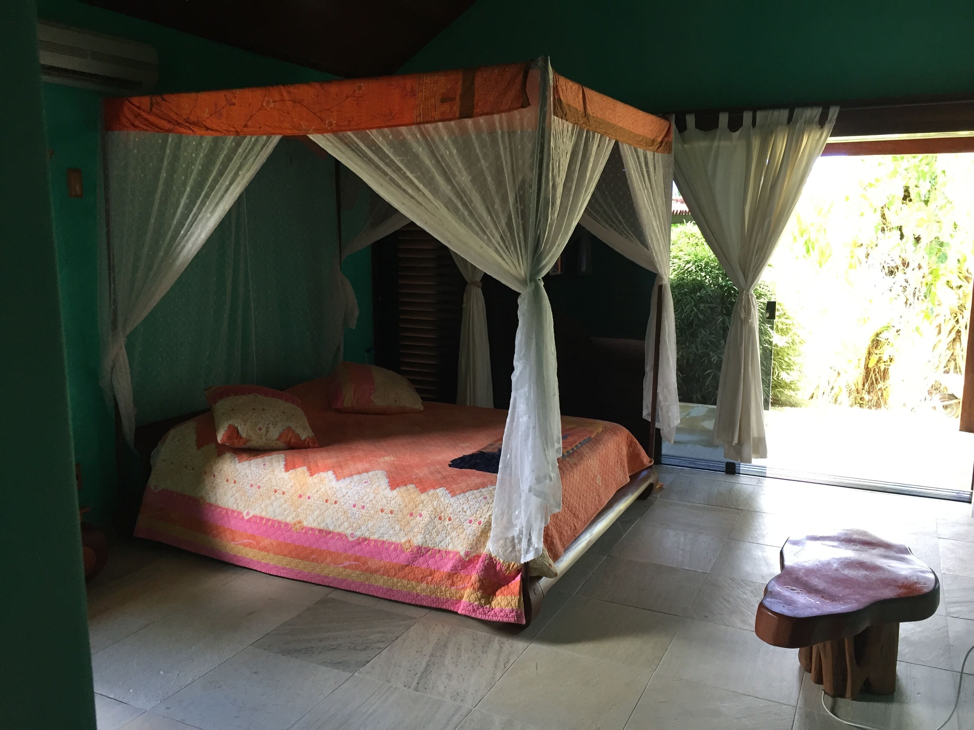 Spectacular house with swimming pool and leisure area 20 km from Arraial Ajuda.