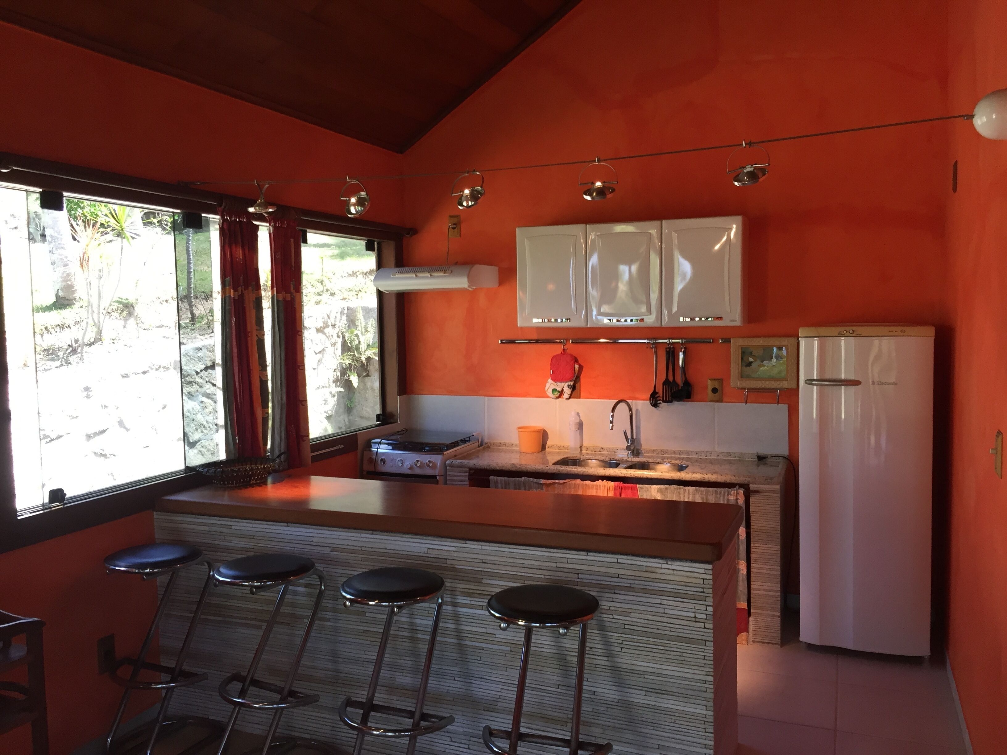 Spectacular house with swimming pool and leisure area 20 km from Arraial Ajuda.
