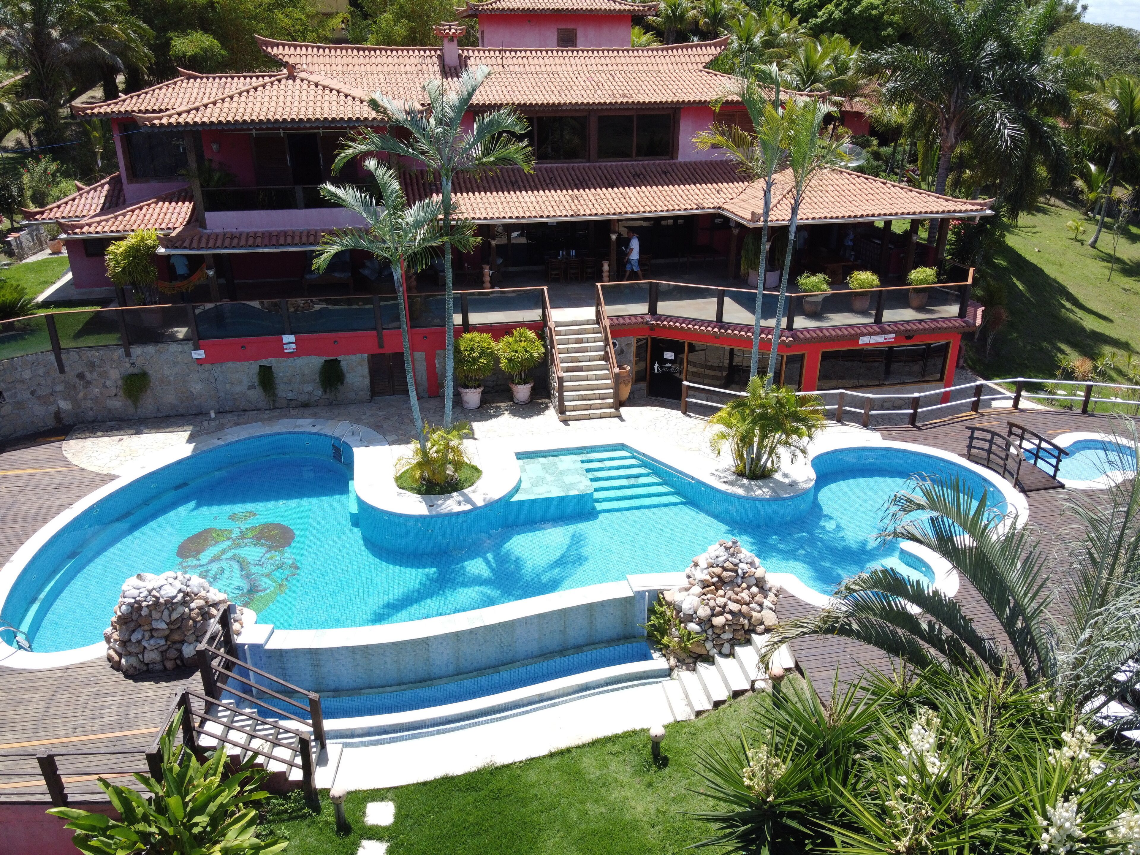 Spectacular house with swimming pool and leisure area 20 km from Arraial Ajuda.