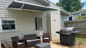 Unclassified image, 2 of 16, button - 🐶🐶 PET FRIENDLY :  COZY HOME WALK TO BEACH,WETLANDS. 6 GUESTS,WIFI,NETFLIX (Seaford)