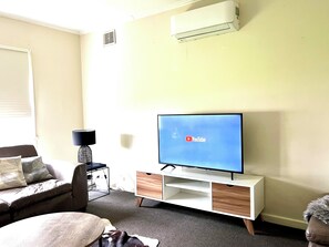Älytelevisio, Netflix, kirjoja, suoratoistopalvelut