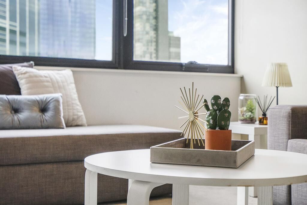 Comfort in the City Center of Melbourne 1BR Apt + Free WiFi + Pool & Gym