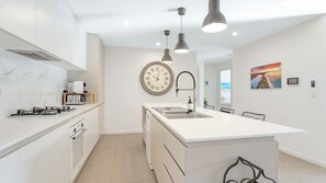 Fridge, microwave, stovetop, dishwasher