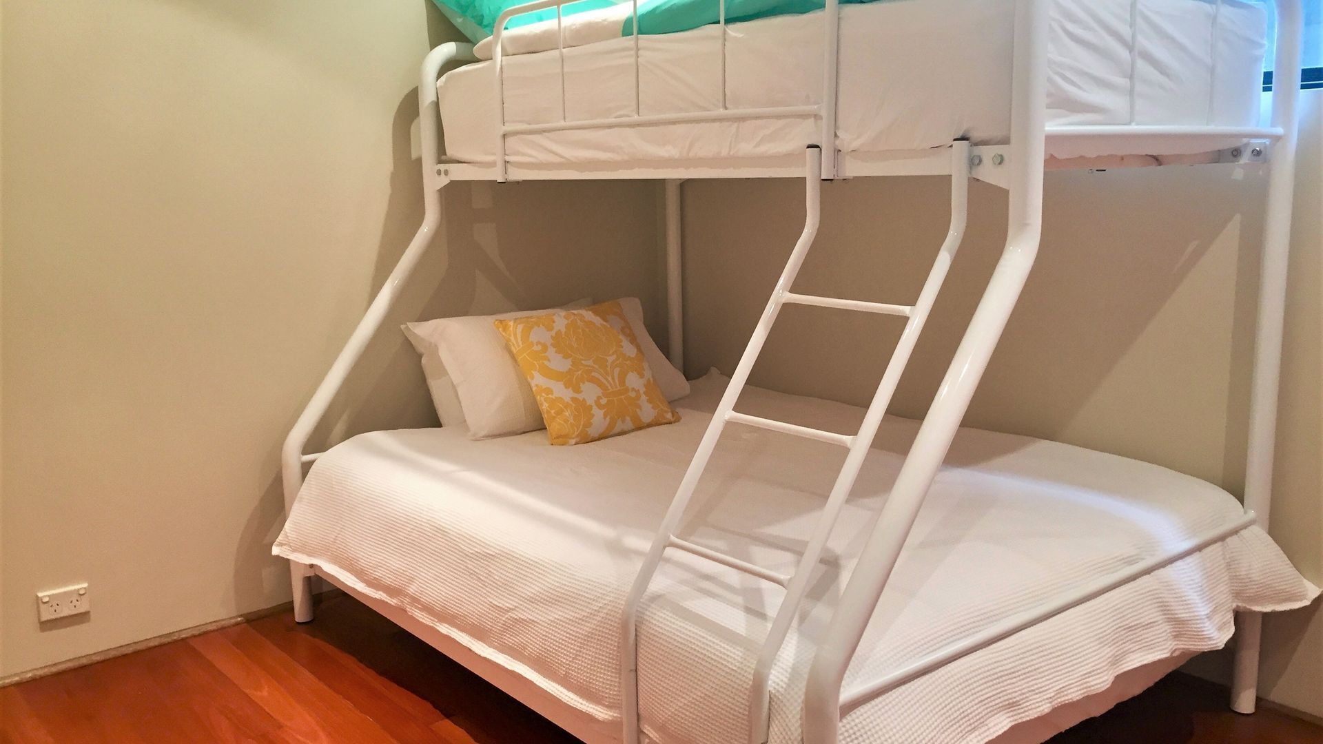 The Safehouse Maroubra near beach — image 10