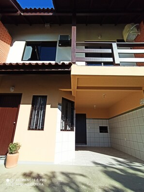 Exterior detail - Best value for money in Mariscal - 150 meters from the beach. (Canto Grande)