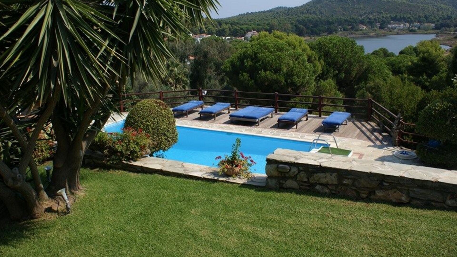 Luxury Villa in Koukounaries