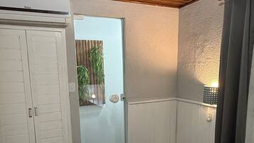 2 makuuhuonetta, tallelokero huoneessa, Wi-Fi, vuodevaatteet