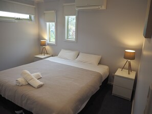 3 bedrooms, iron/ironing board, free WiFi, bed sheets