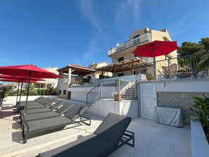 Terrace/patio - Heated infinity pool, family apartment with stunning sea view terrace  ap3 (Okrug Gornji)