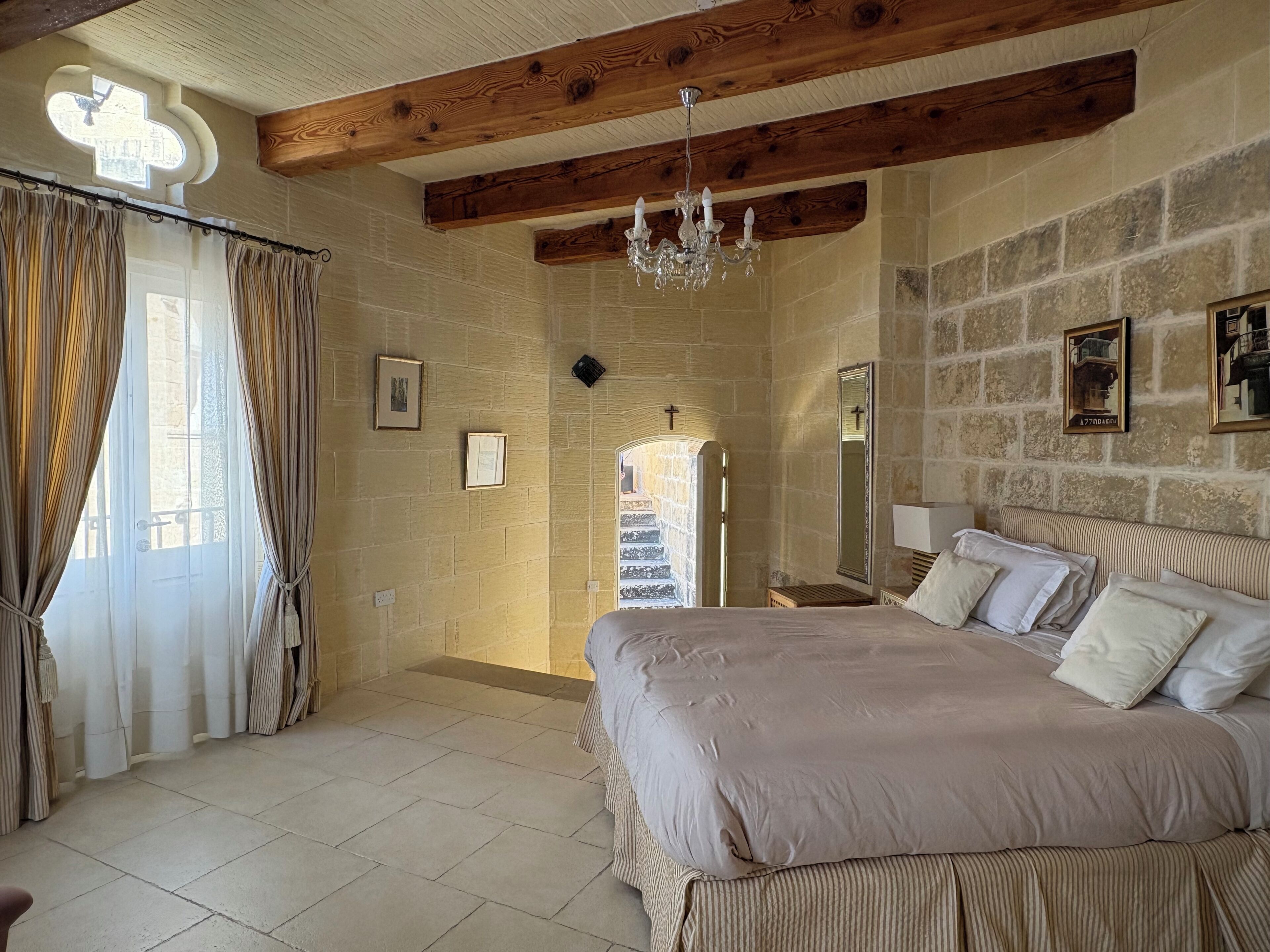 3 chambres, fer et planche à repasser, Wi-Fi gratuit, draps fournis