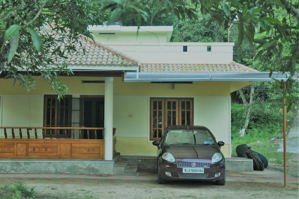 Calm, Lake-facing, Clean Villa / Rooms