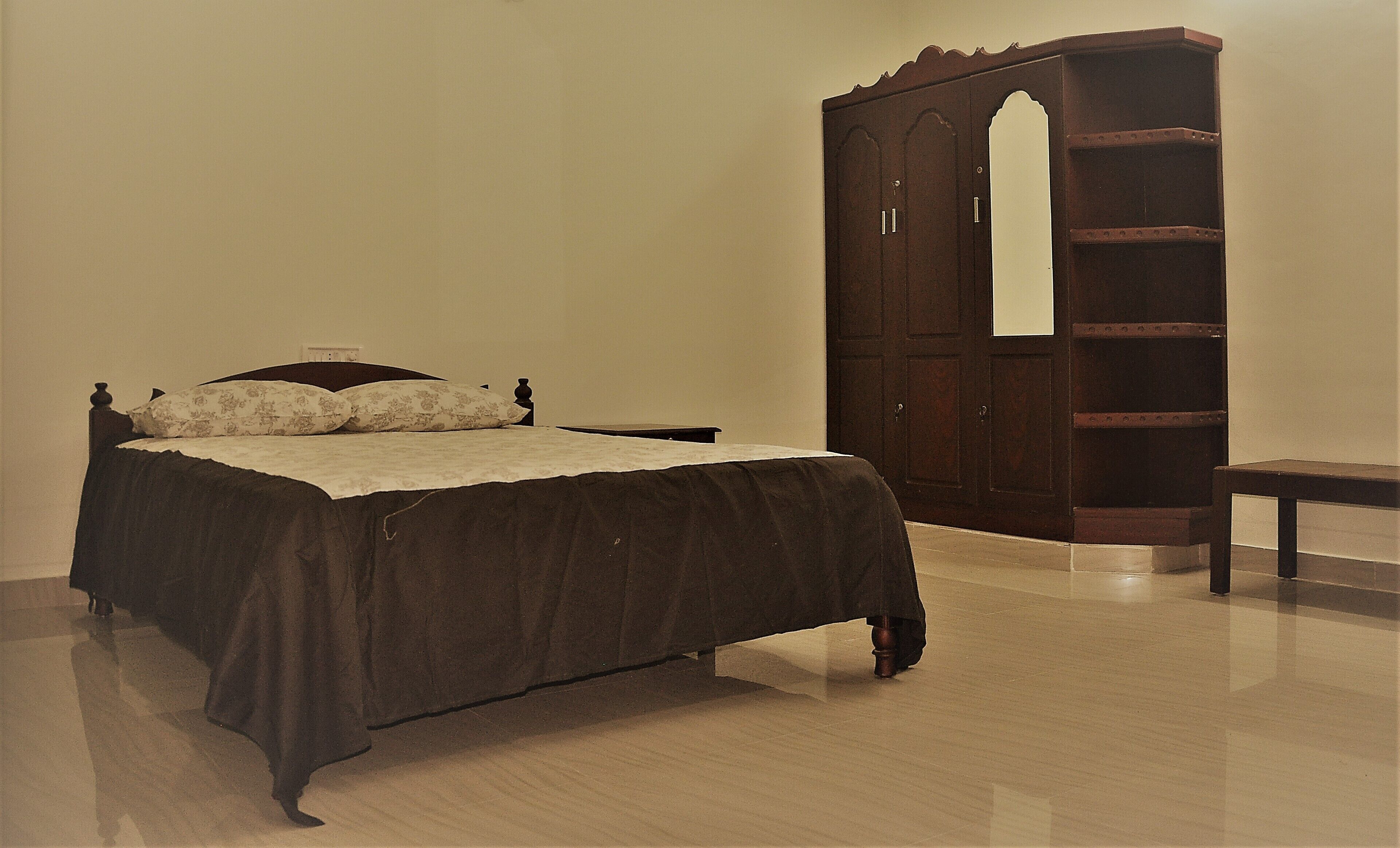 Calm, Lake-facing, Clean Villa / Rooms