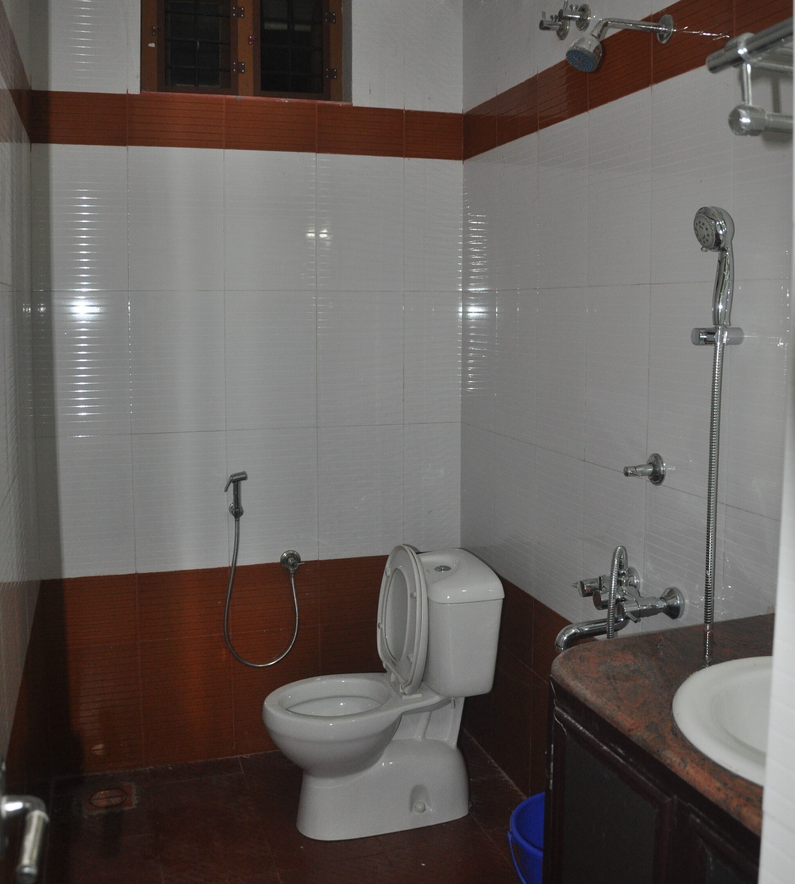 Calm, Lake-facing, Clean Villa / Rooms