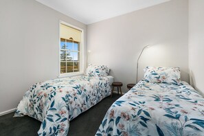 4 Schlafzimmer, Zimmersafe, Schreibtisch, schallisolierte Zimmer