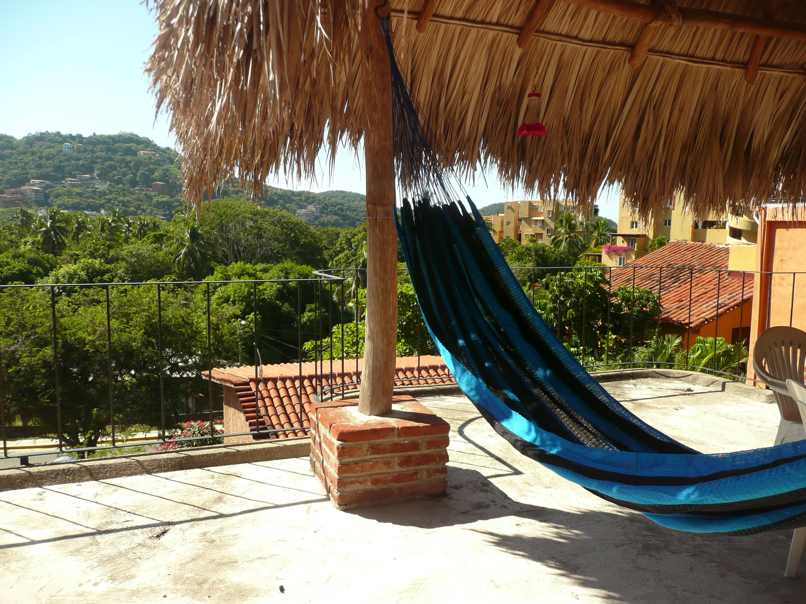 Spacious room 2 blocks from Playa La Ropa Zihuatanejo