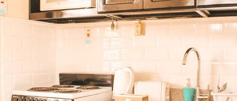 電子レンジ、調理器具と食器