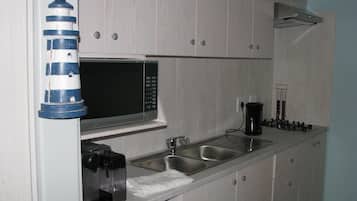 Refrigerador, microondas, tostadora y congelador