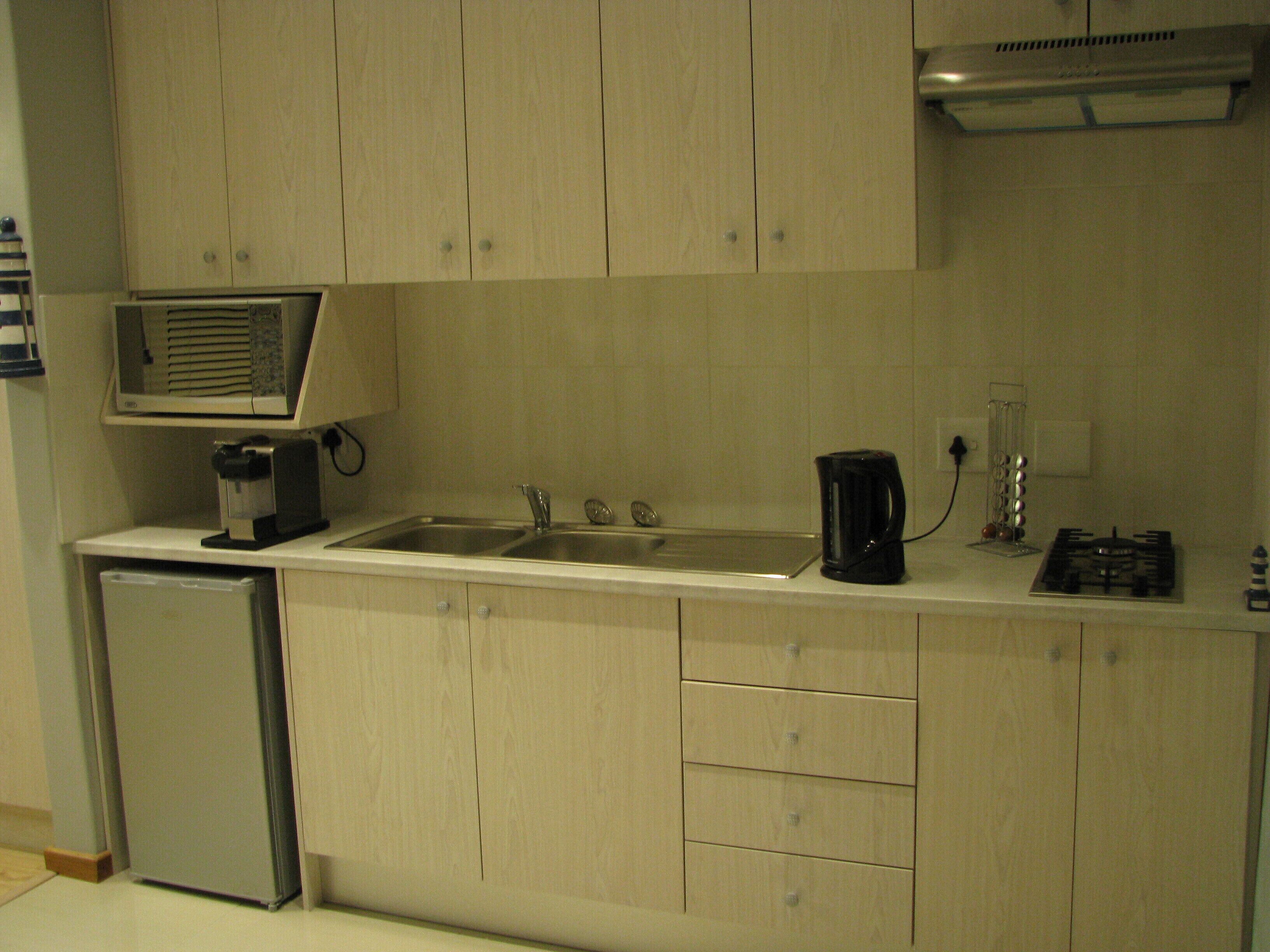 Refrigerador, microondas, tostadora y congelador 