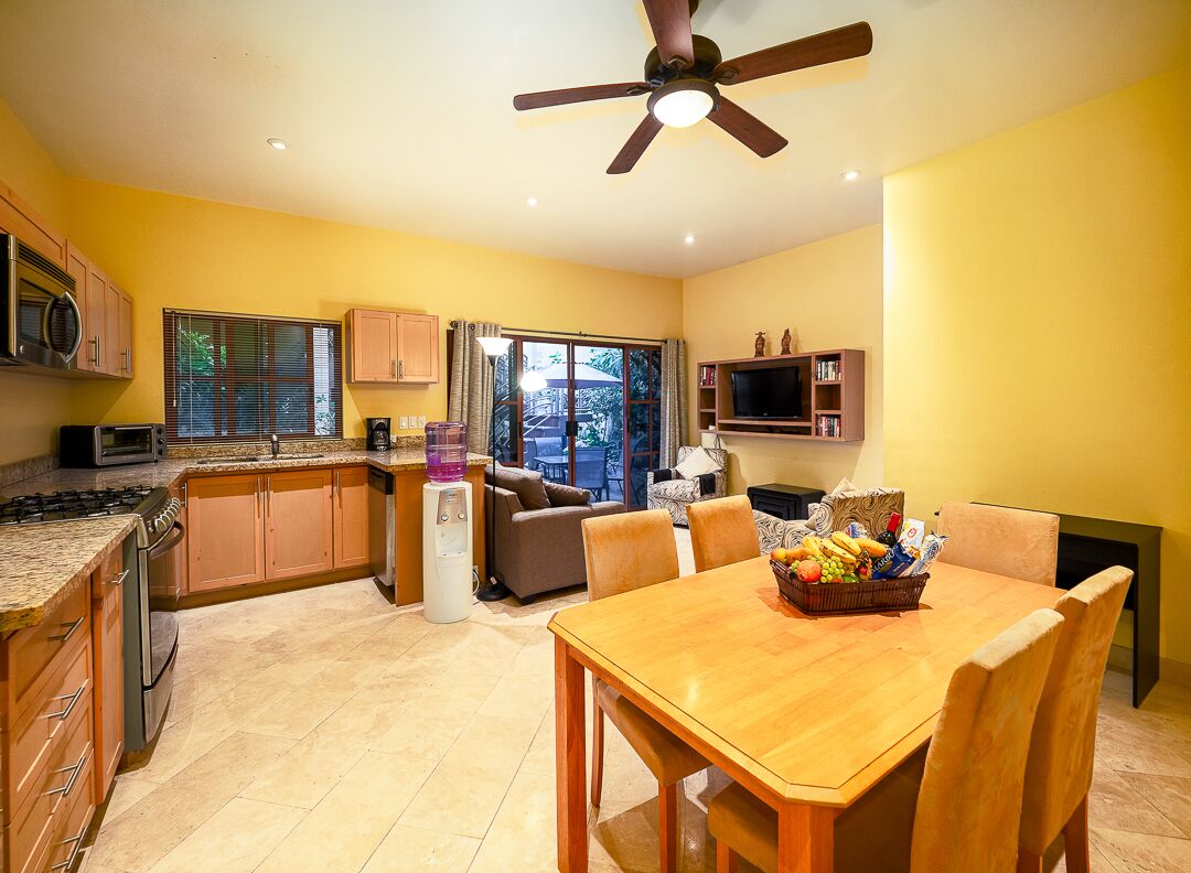 Kjøleskap, mikrobølgeovn, ovn og oppvaskmaskin